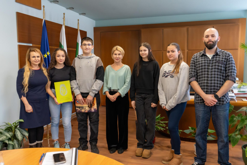 Снимка за Габровските участници в Space Camp 2025 се срещ...