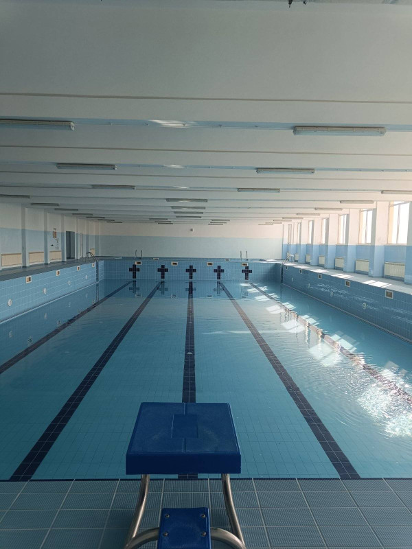 Снимка за От 24 февруари басейнът в ПМГ „Акад. Иван Гюзел...
