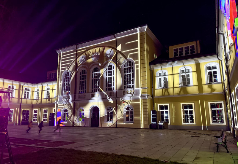 Снимка за Габрово отвори PORTAL към света на светлината -...