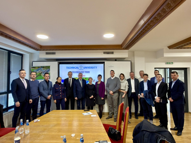 Снимка за Кметът на Габрово се срещна с представители на ...