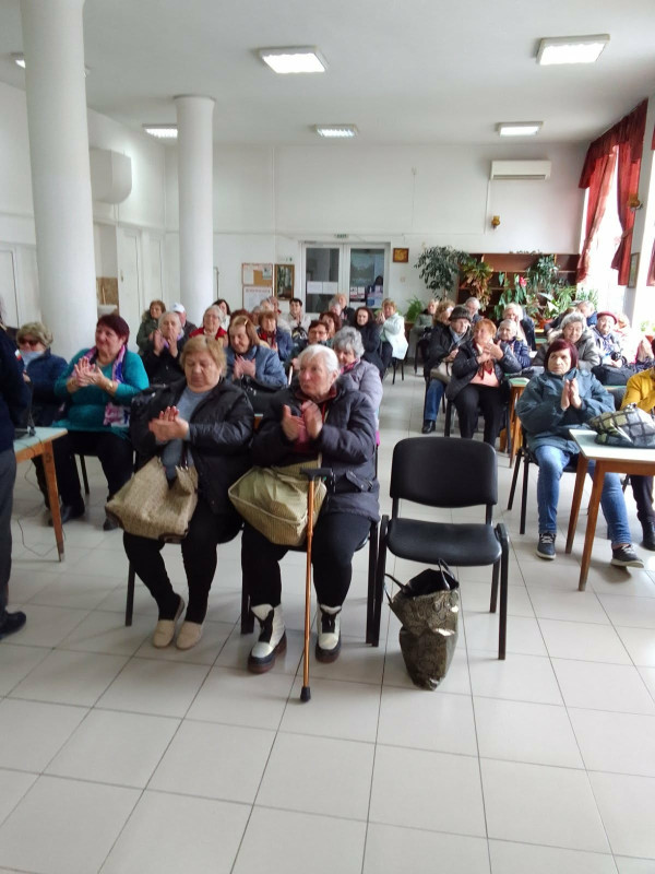 Снимка за Обучение по пожарна безопасност в Клуба на пенс...