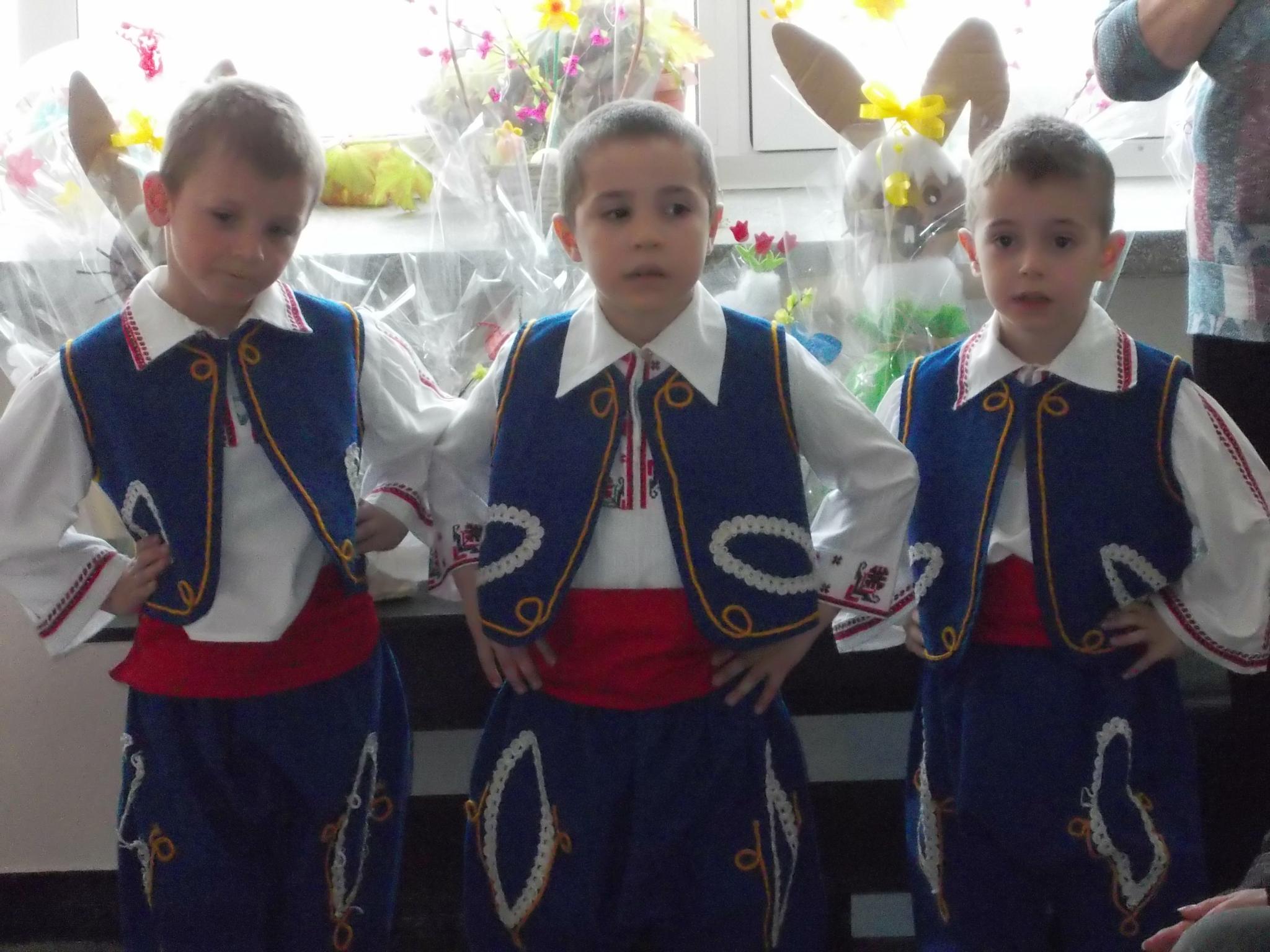 Снимка за Празнично настроение на децата от ДГ "Ран Босил...