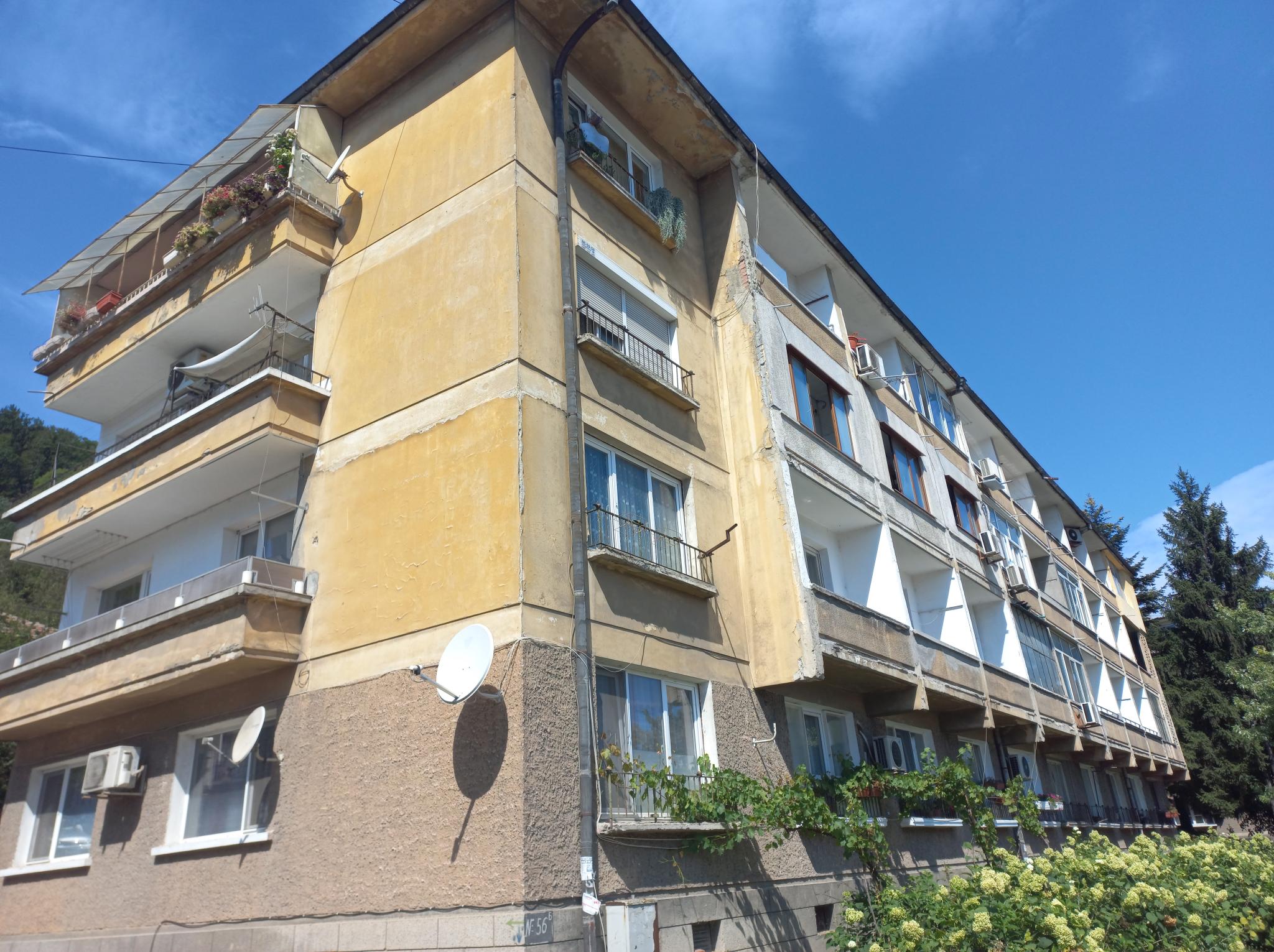 Снимка за Априлов 37